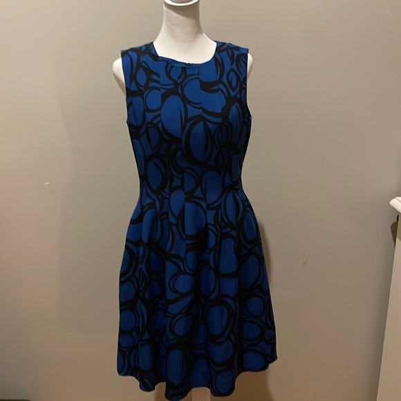 Anne Klein Dresses & Skirts - Ann Klein blue/black abstract dress with pleated skirt, size 4